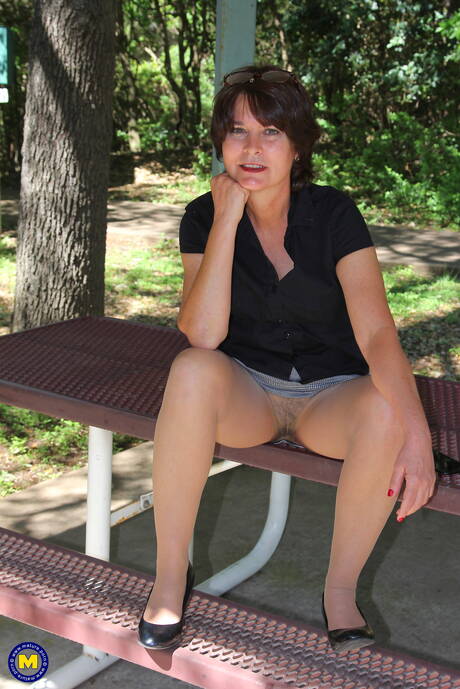 Milf Upskirt Pics