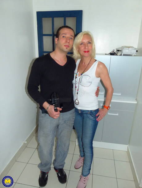 Mature NL invite you to explore a free pics with luscious young girl in xxx sex scene