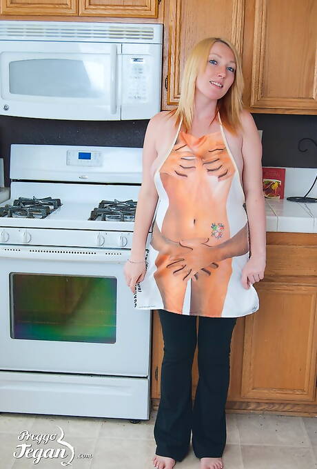 Preggo Tegan are proud to present you with xxx pictures featuring Tegan demonstrating well-done shape