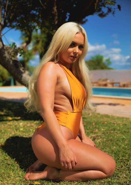 Skin Tight Glamour invites you to browse their free pics with Louise R xxx gallery 144150